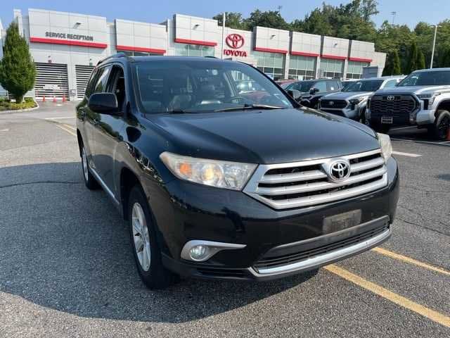 Thumbnail: 2013 Toyota Highlander - 3