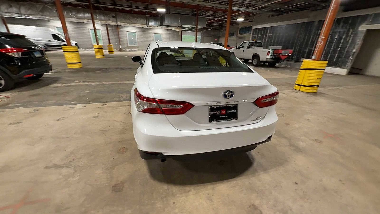 View vehicle photo 7