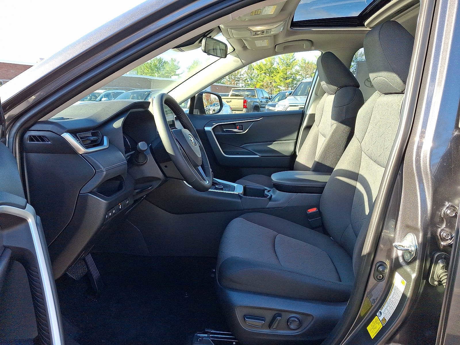 Thumbnail: 2025 Toyota RAV4 - 14