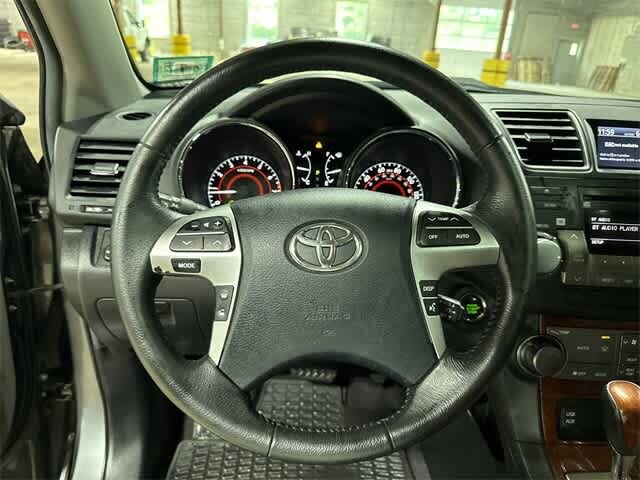 2012 Toyota Highlander Limited 18