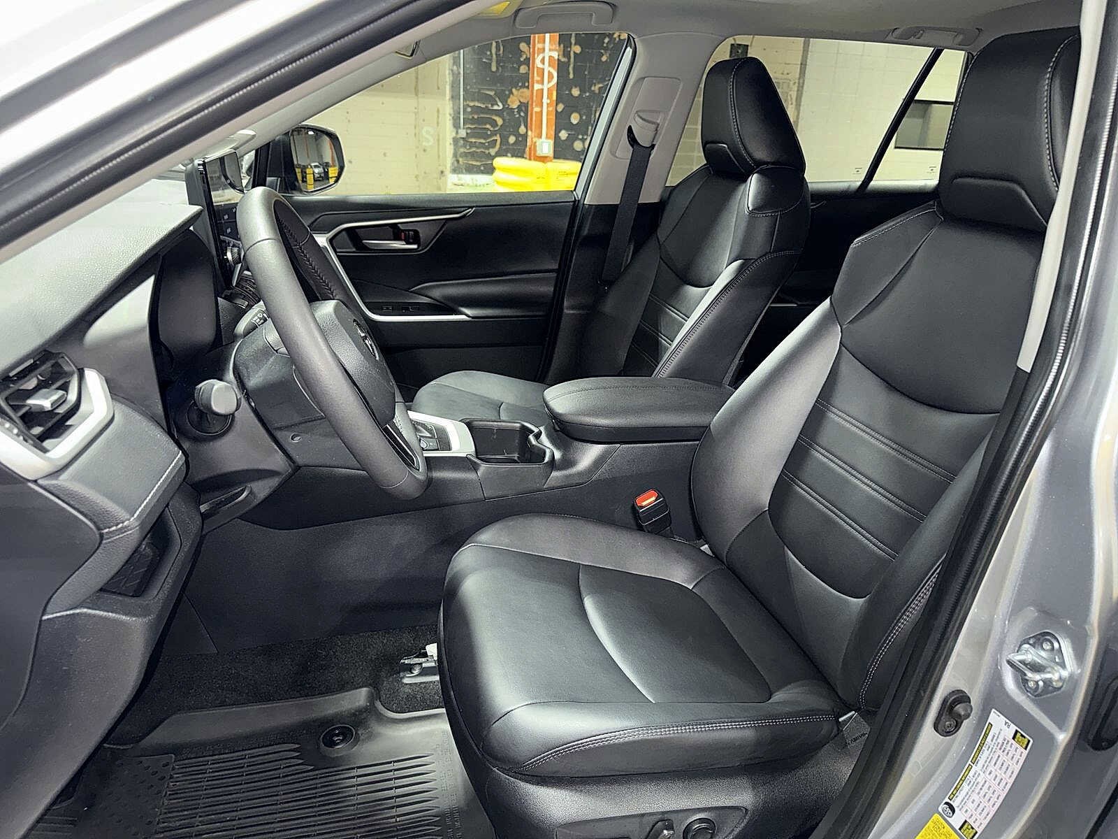 Thumbnail: 2025 Toyota RAV4 - 15