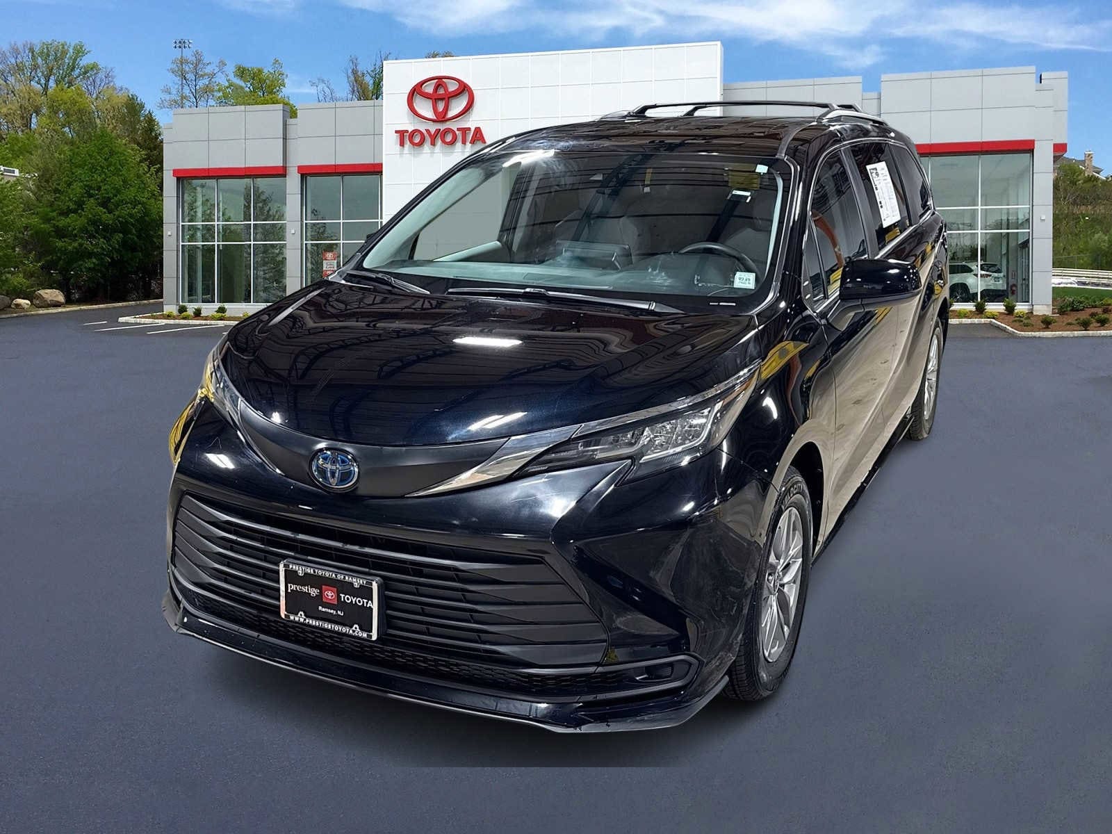 Thumbnail: 2022 Toyota Sienna - 1