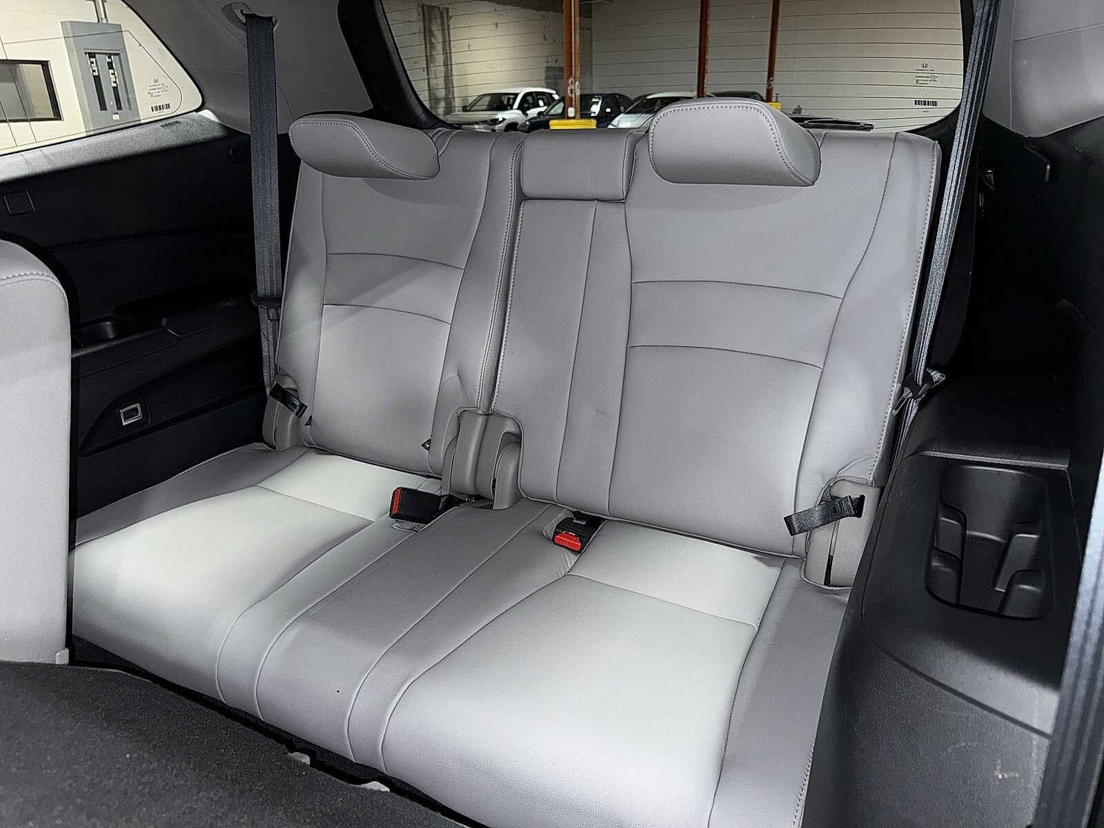 Thumbnail: 2017 Honda Pilot - 18