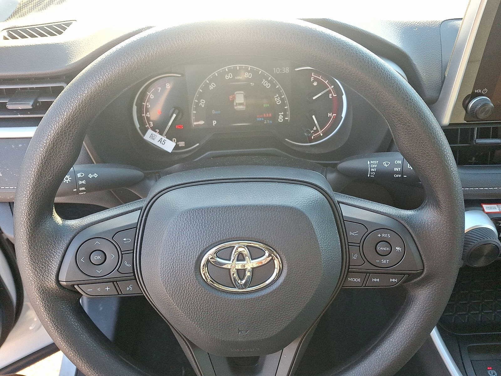 Thumbnail: 2025 Toyota RAV4 - 17