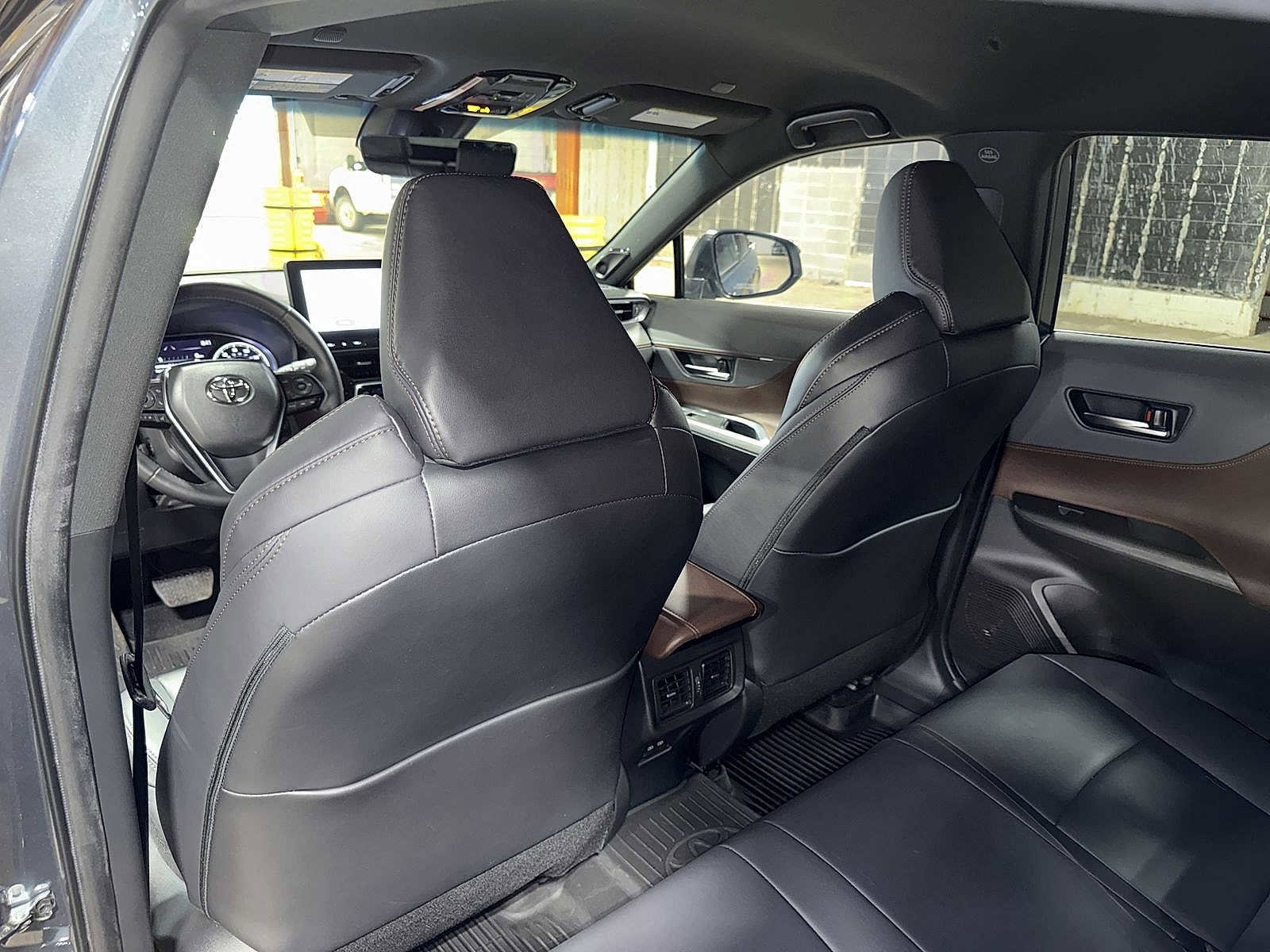 Thumbnail: 2023 Toyota Venza - 28