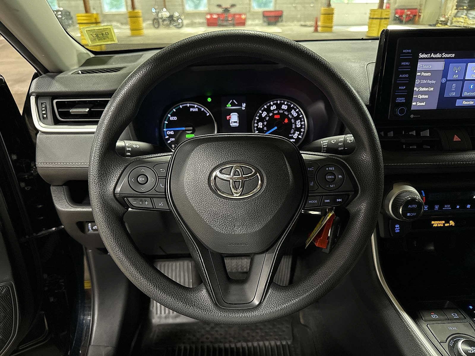 Thumbnail: 2022 Toyota RAV4 - 18
