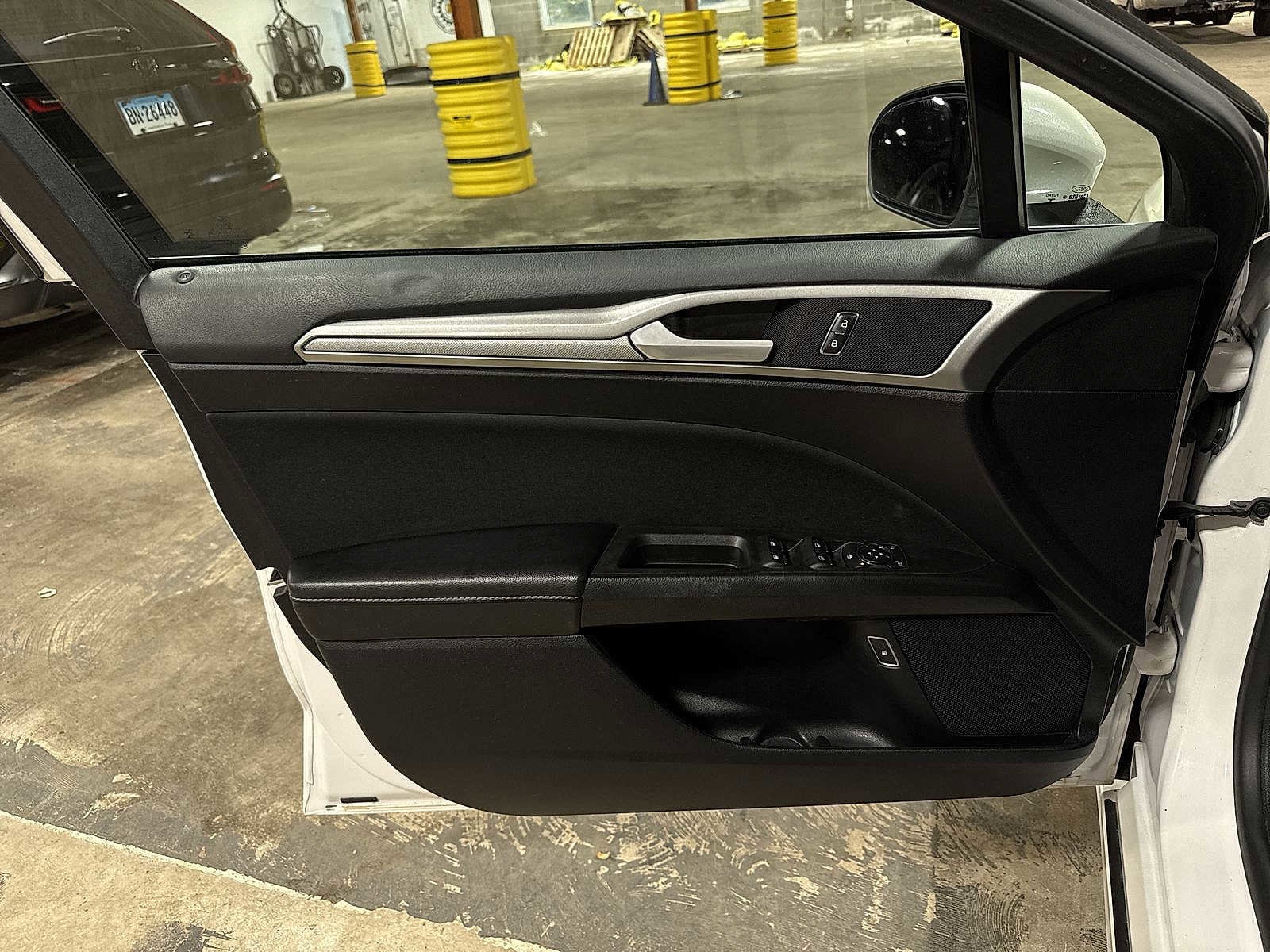 Thumbnail: 2020 Ford Fusion - 31