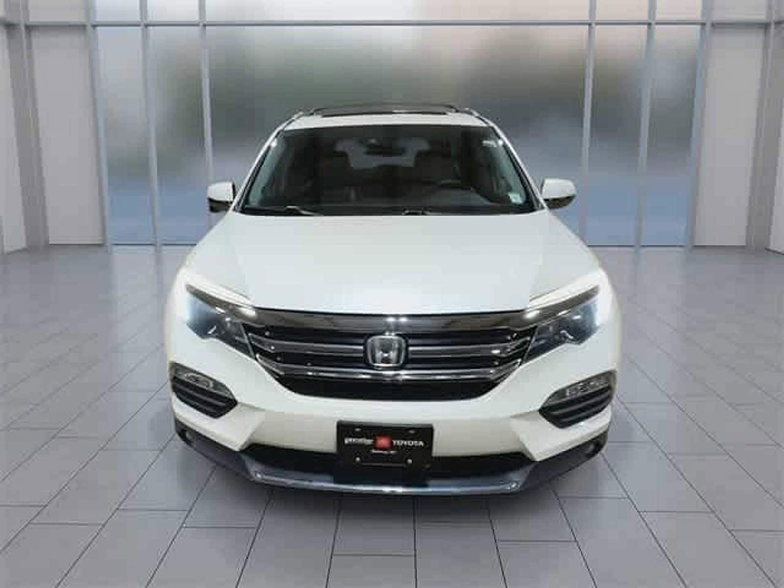 Thumbnail: 2017 Honda Pilot - 8