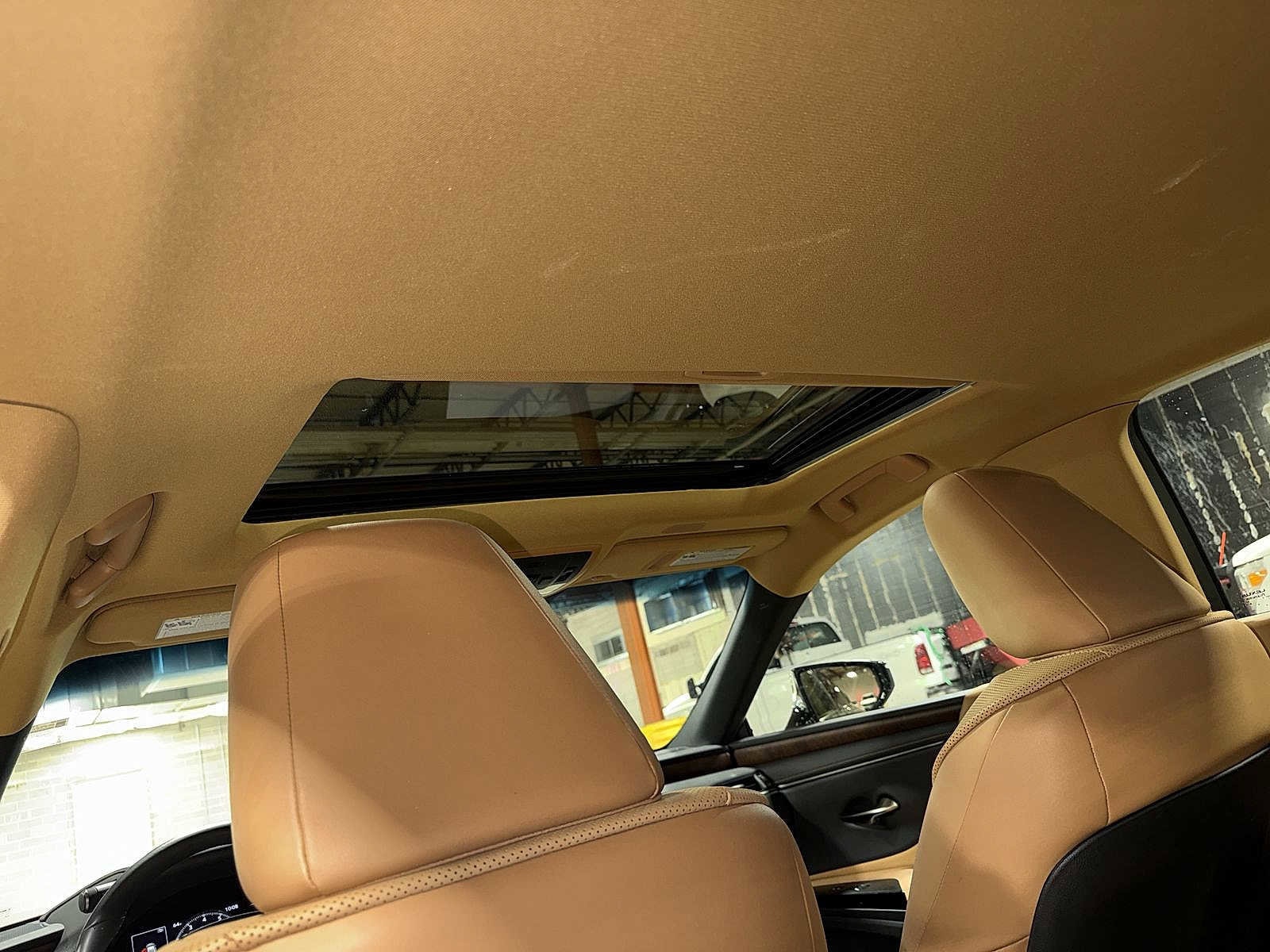 Thumbnail: 2022 Lexus ES - 24