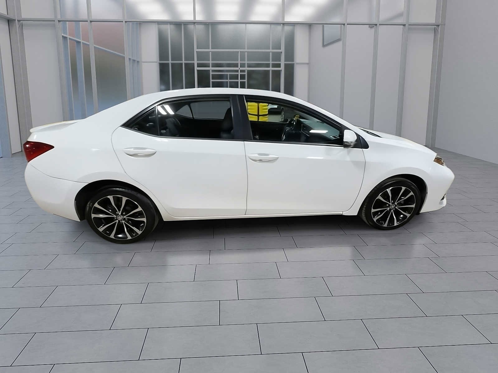 Thumbnail: 2017 Toyota Corolla - 9