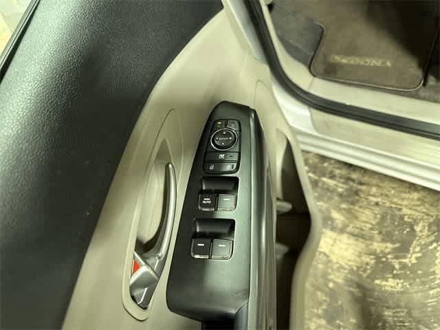 Thumbnail: 2020 Kia Sedona - 23