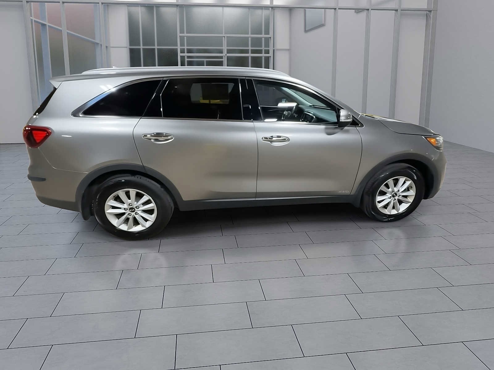 Thumbnail: 2019 Kia Sorento - 9