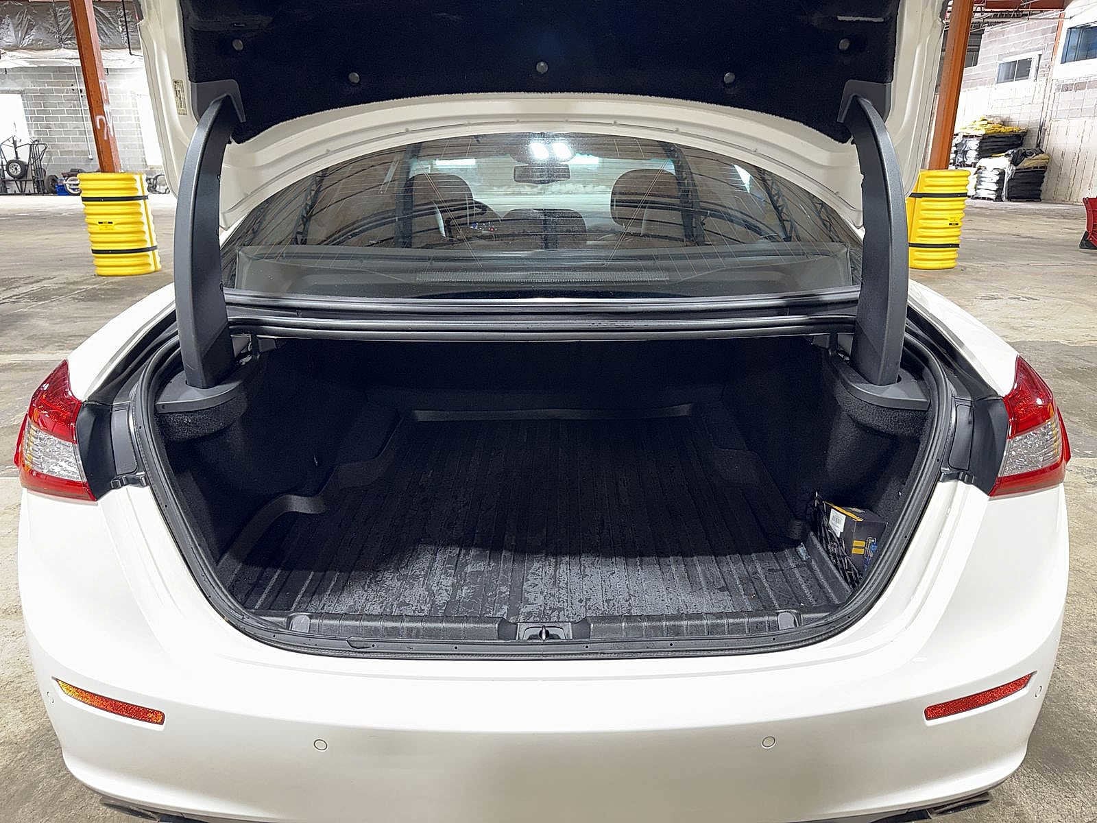 Thumbnail: 2015 Maserati Ghibli - 11