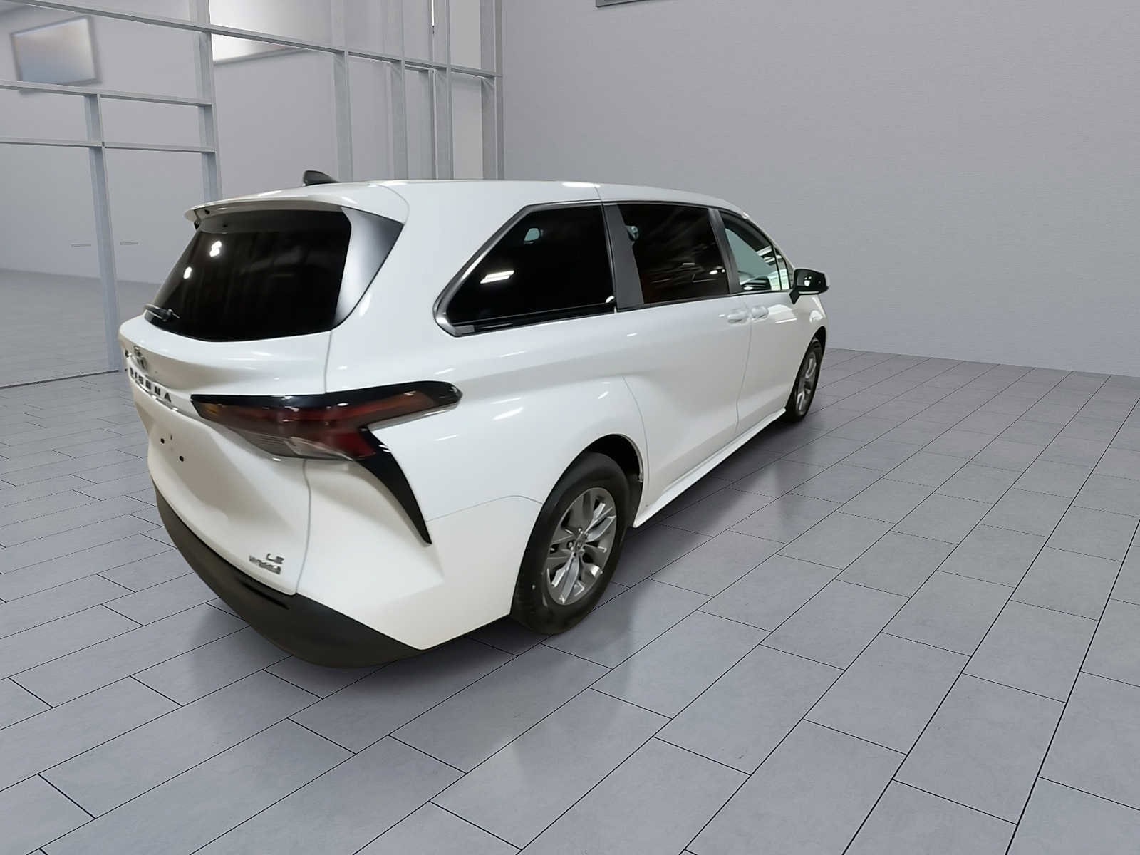 Thumbnail: 2023 Toyota Sienna - 8