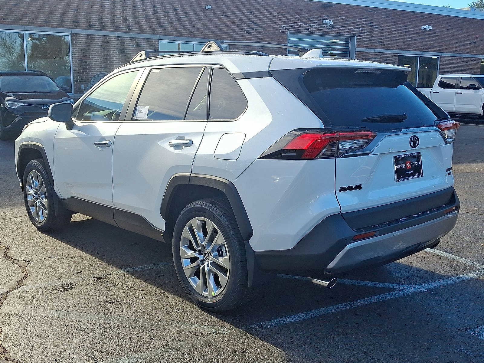 Thumbnail: 2025 Toyota RAV4 - 17