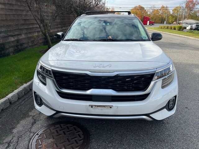 2022 Kia Seltos SX photo 2