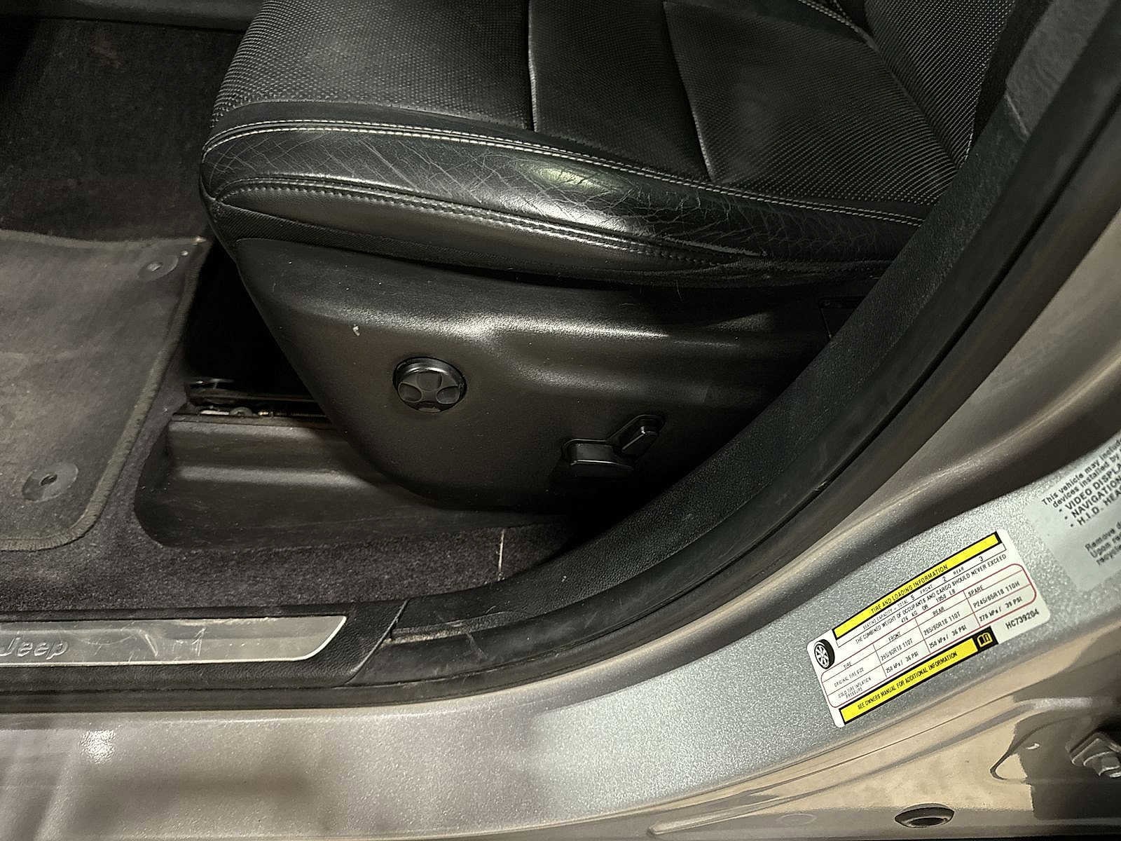 Thumbnail: 2017 Jeep Grand Cherokee - 24