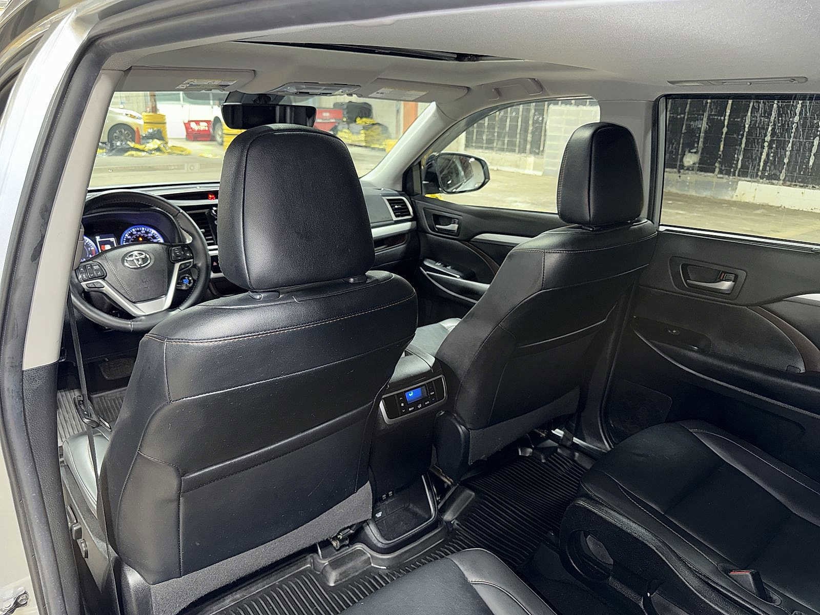 Thumbnail: 2019 Toyota Highlander - 29