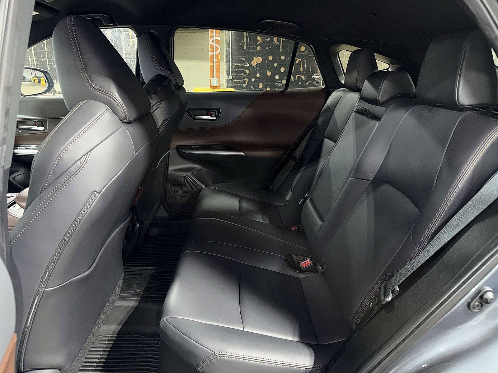 Thumbnail: 2023 Toyota Venza - 17