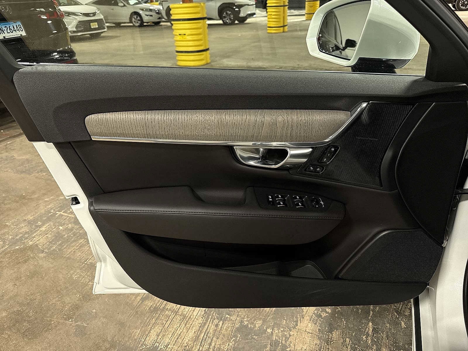 Thumbnail: 2025 Volvo S90 - 31