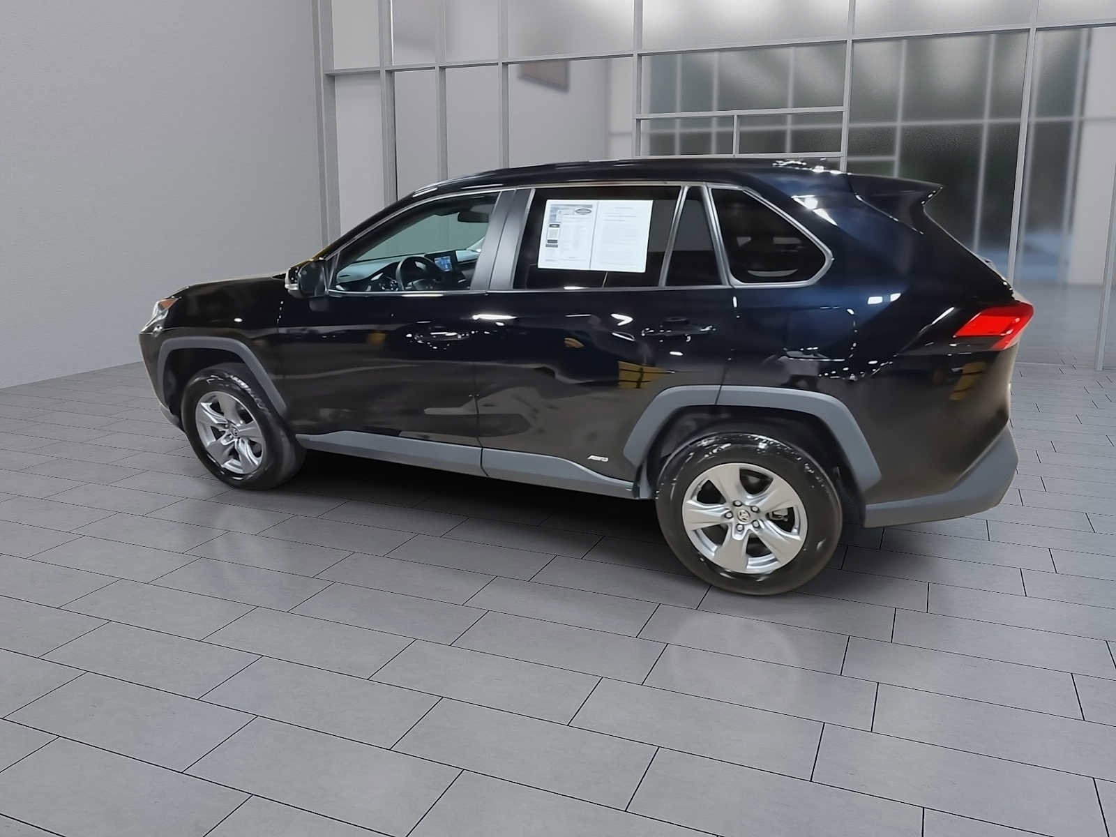 Thumbnail: 2022 Toyota RAV4 - 6