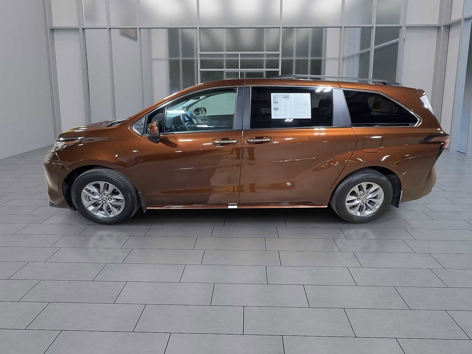 Thumbnail: 2023 Toyota Sienna - 5