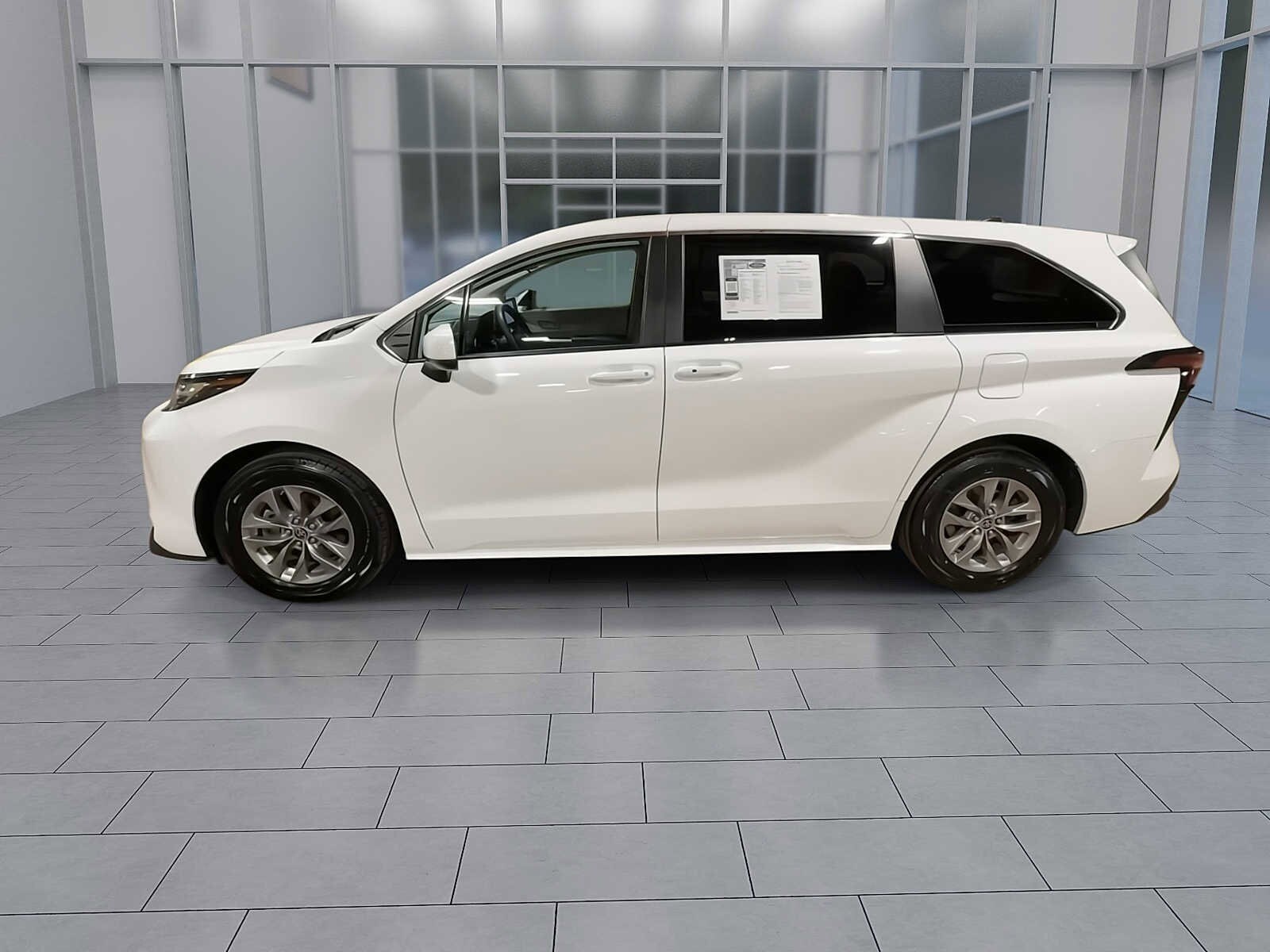 Thumbnail: 2022 Toyota Sienna - 5