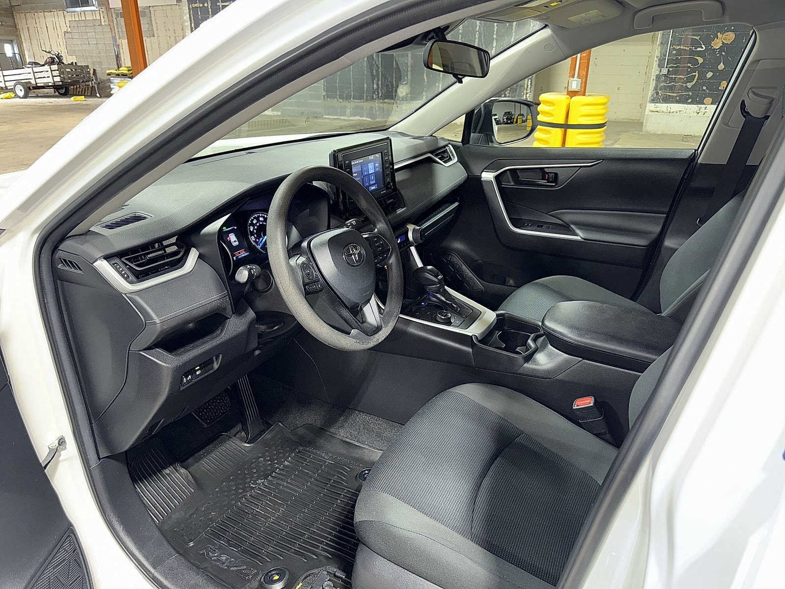 Thumbnail: 2021 Toyota RAV4 - 27