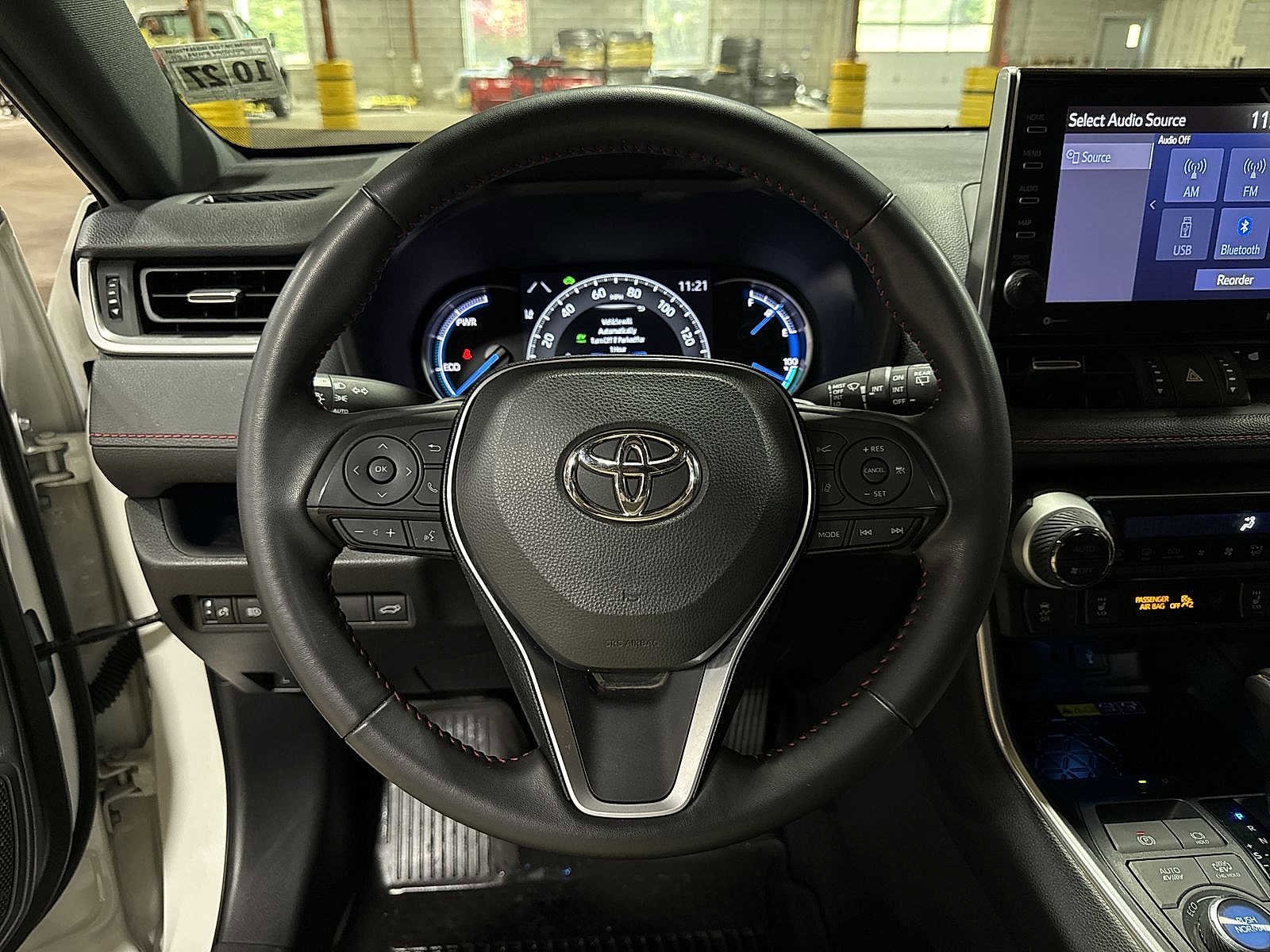 Thumbnail: 2022 Toyota RAV4 - 18