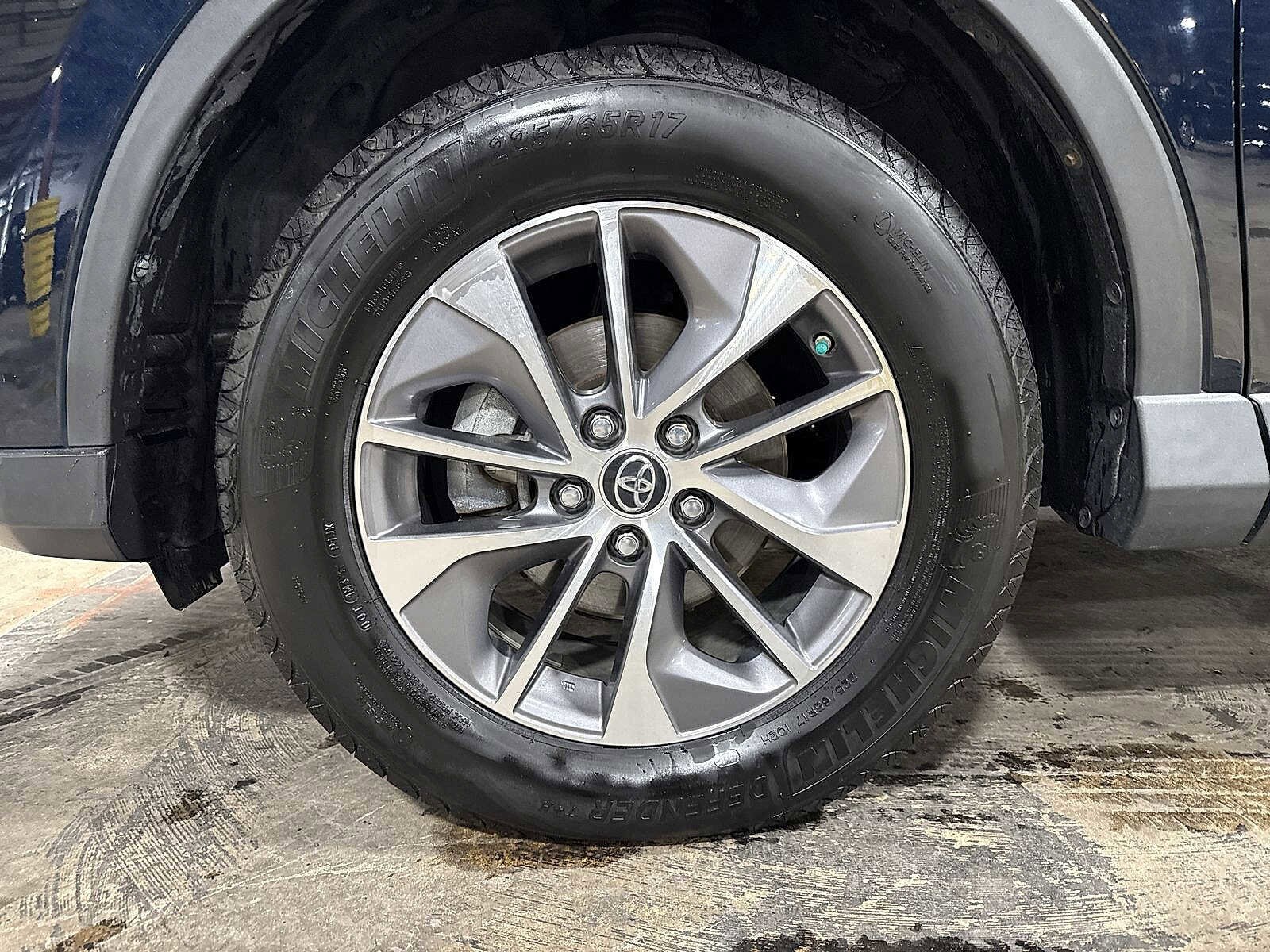 Thumbnail: 2018 Toyota RAV4 - 10