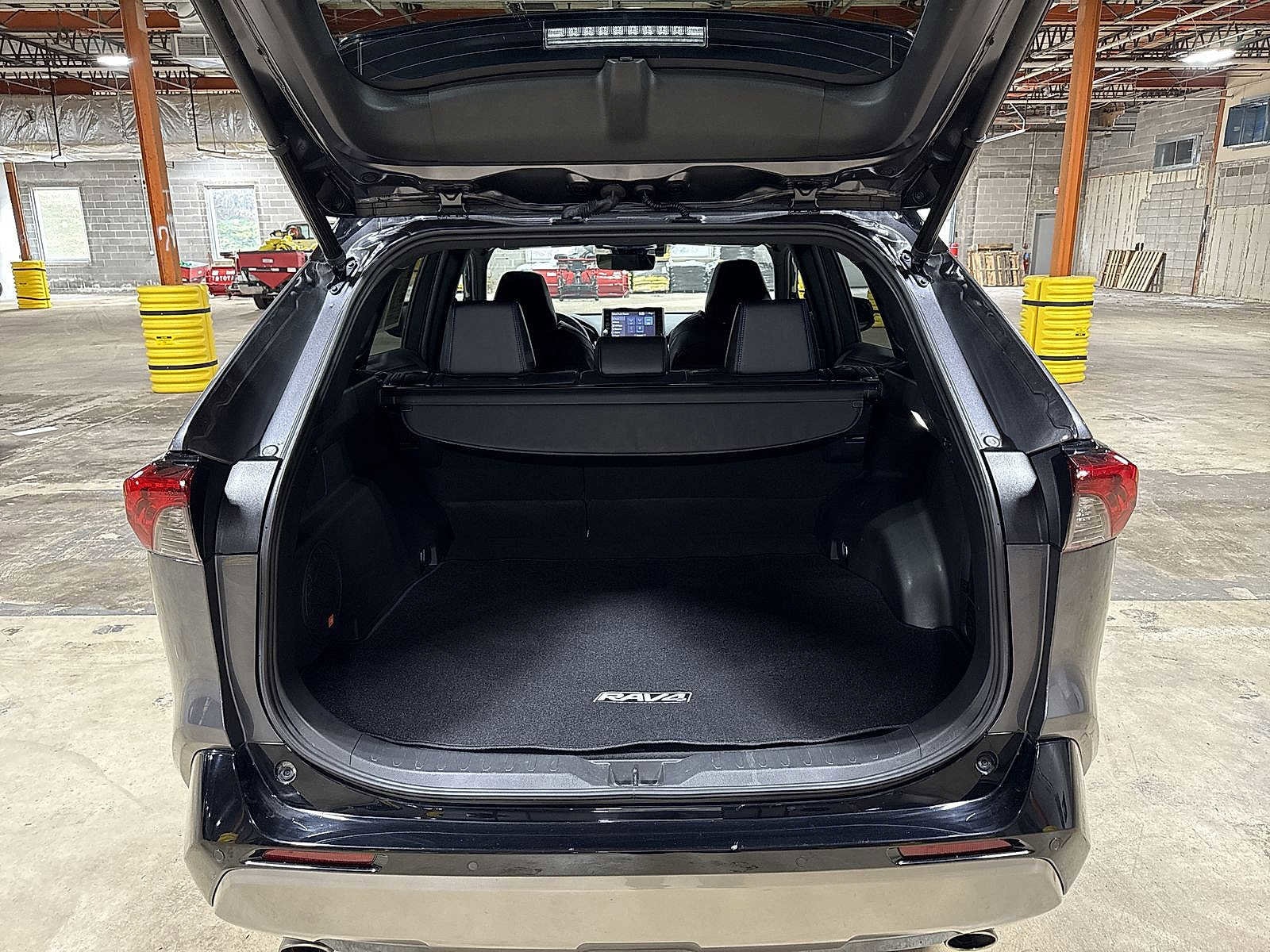 Thumbnail: 2022 Toyota RAV4 - 11