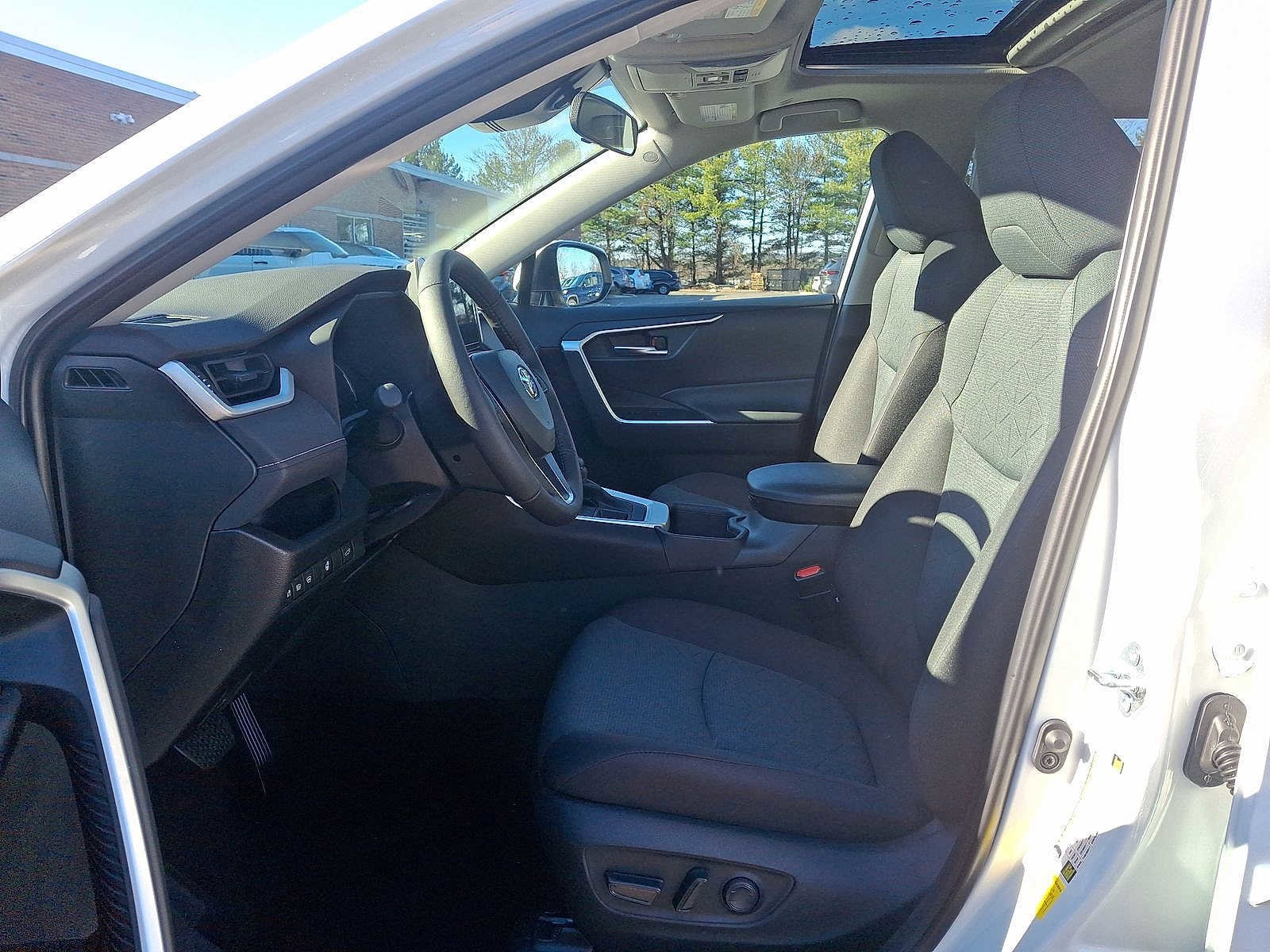 Thumbnail: 2025 Toyota RAV4 - 20