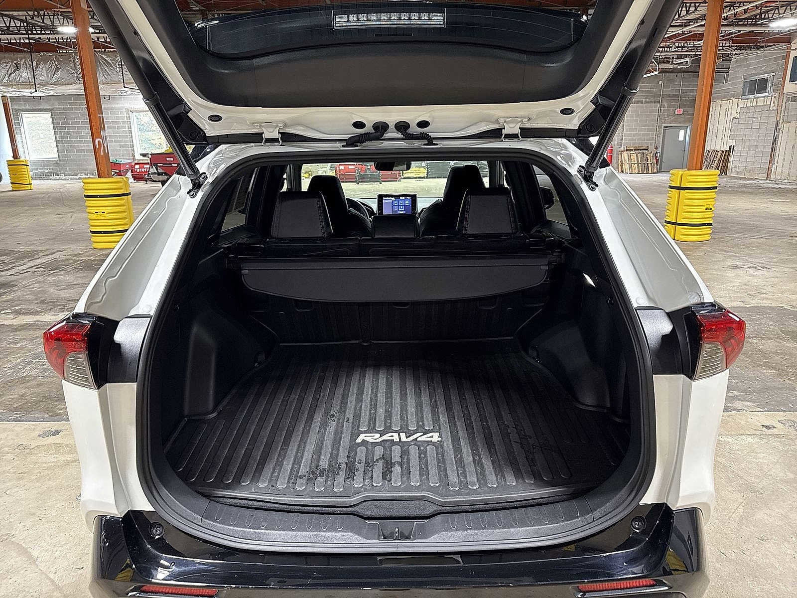 Thumbnail: 2022 Toyota RAV4 - 11