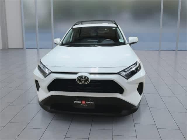 2022 Toyota RAV4 XLE 5