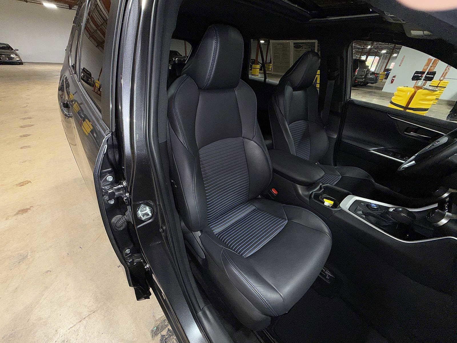 Thumbnail: 2022 Toyota RAV4 - 16