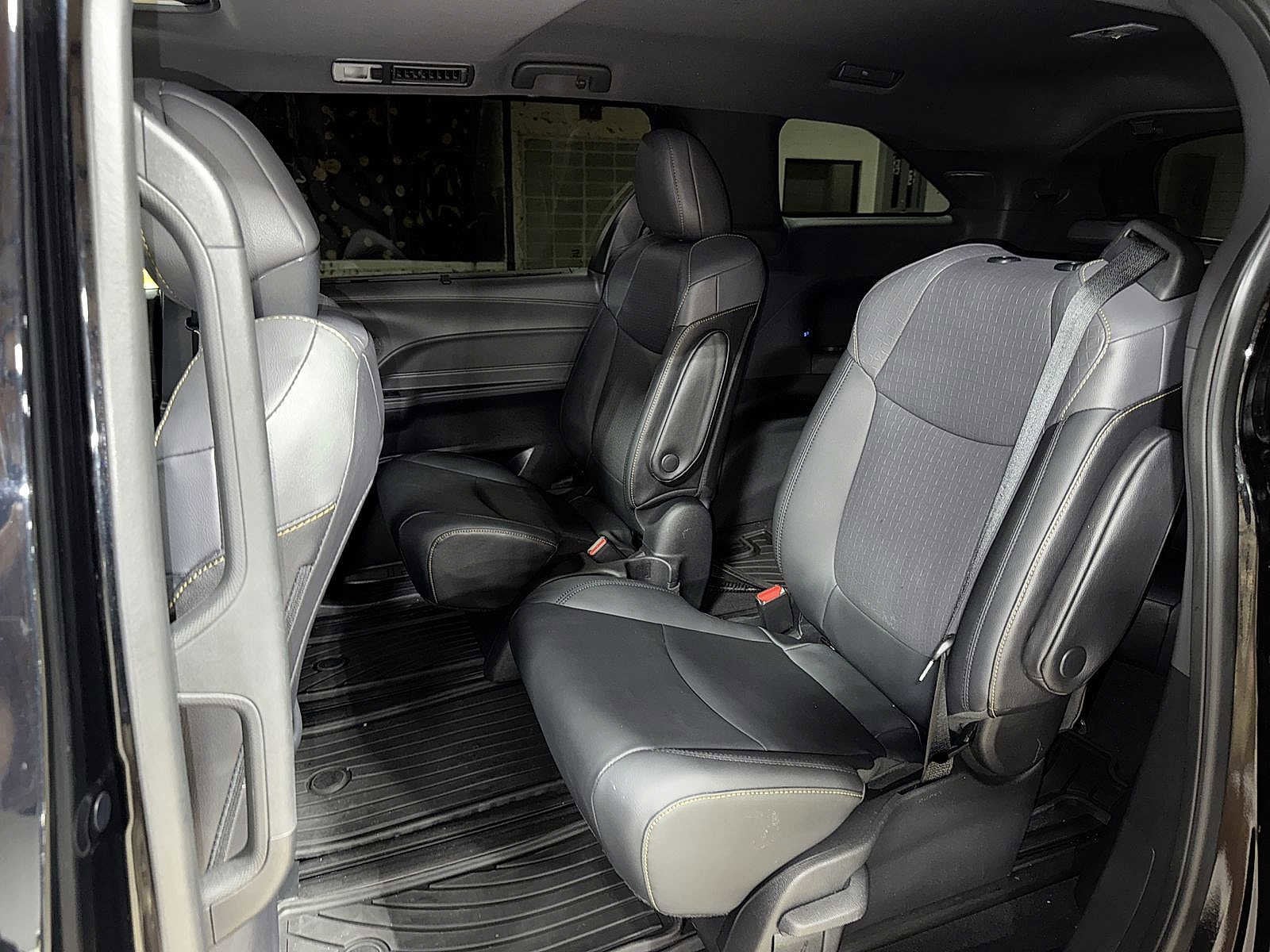 Thumbnail: 2022 Toyota Sienna - 17