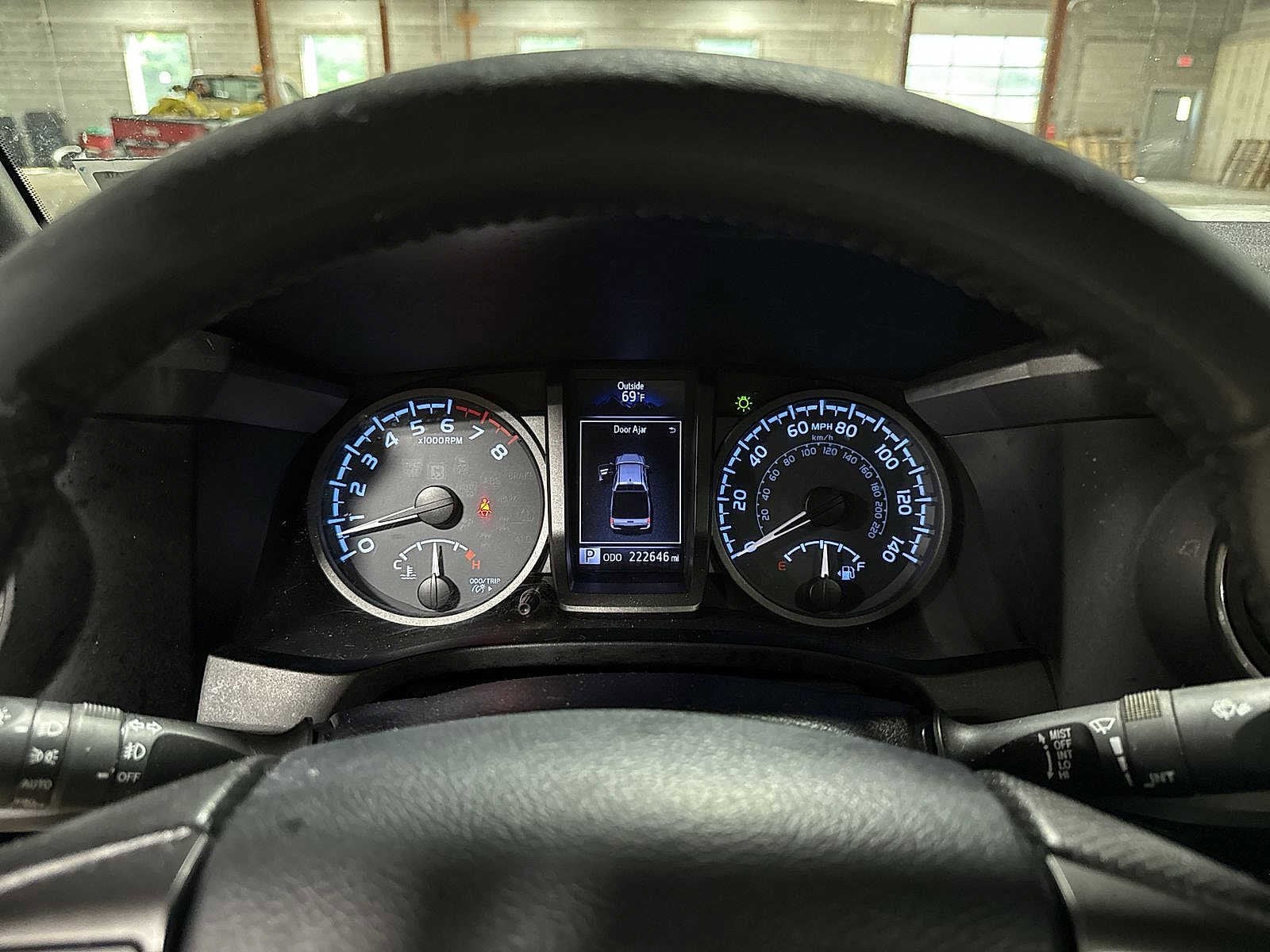 Thumbnail: 2016 Toyota Tacoma - 34