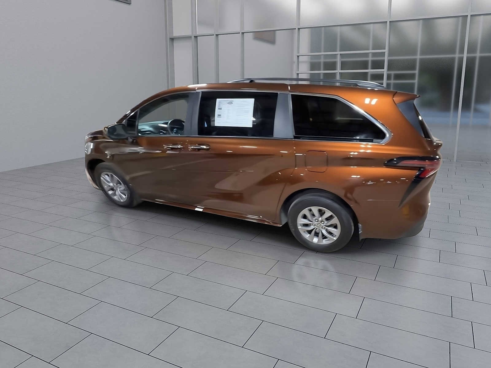 Thumbnail: 2023 Toyota Sienna - 6