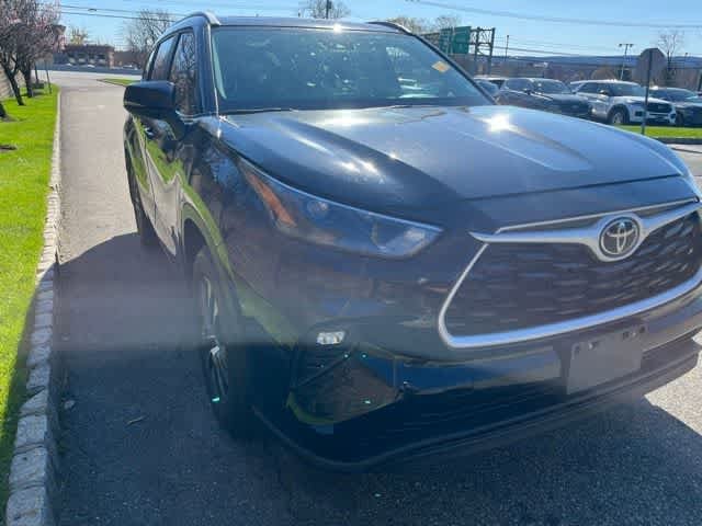 Thumbnail: 2024 Toyota Highlander - 3