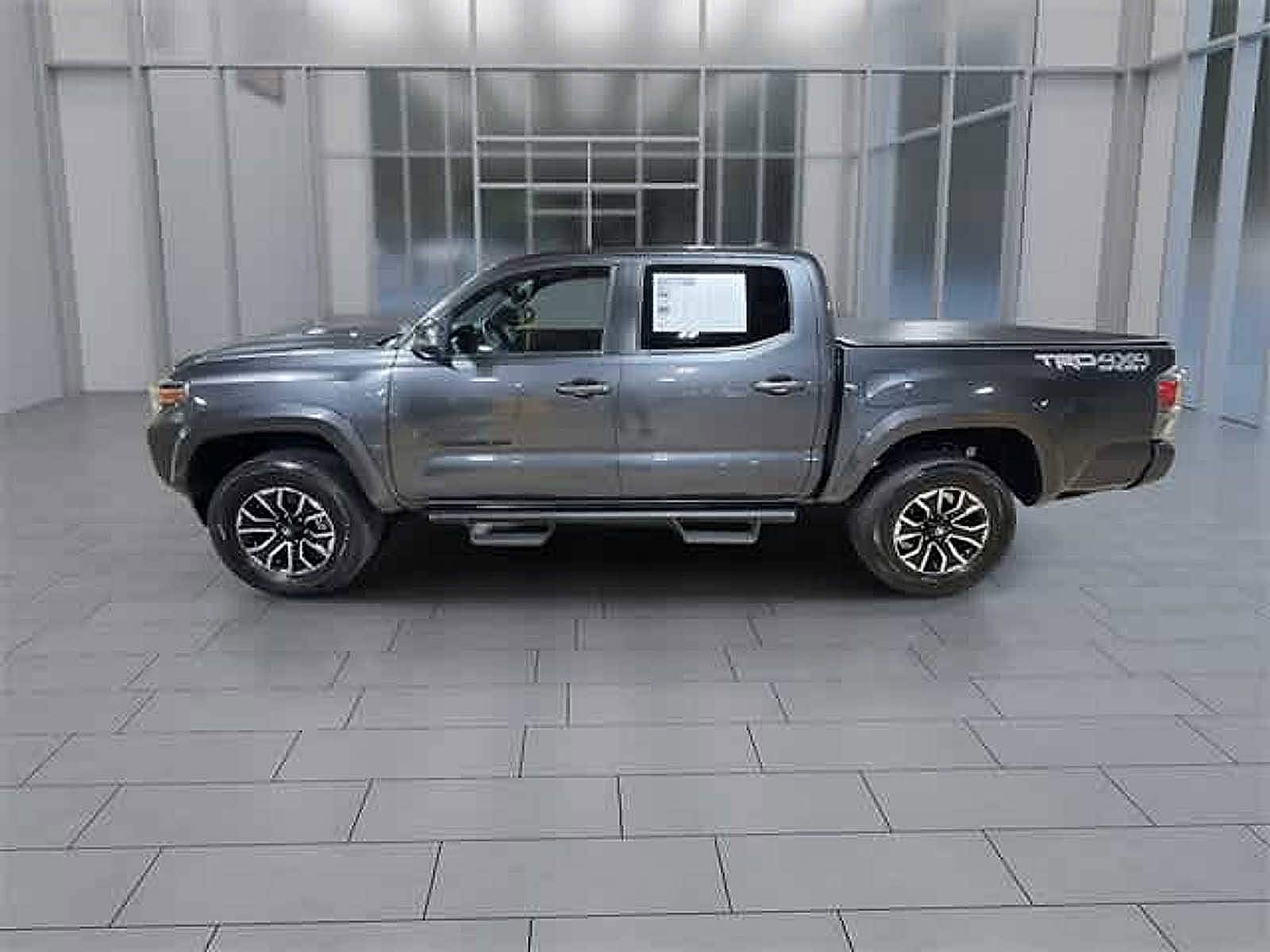 Thumbnail: 2022 Toyota Tacoma - 16