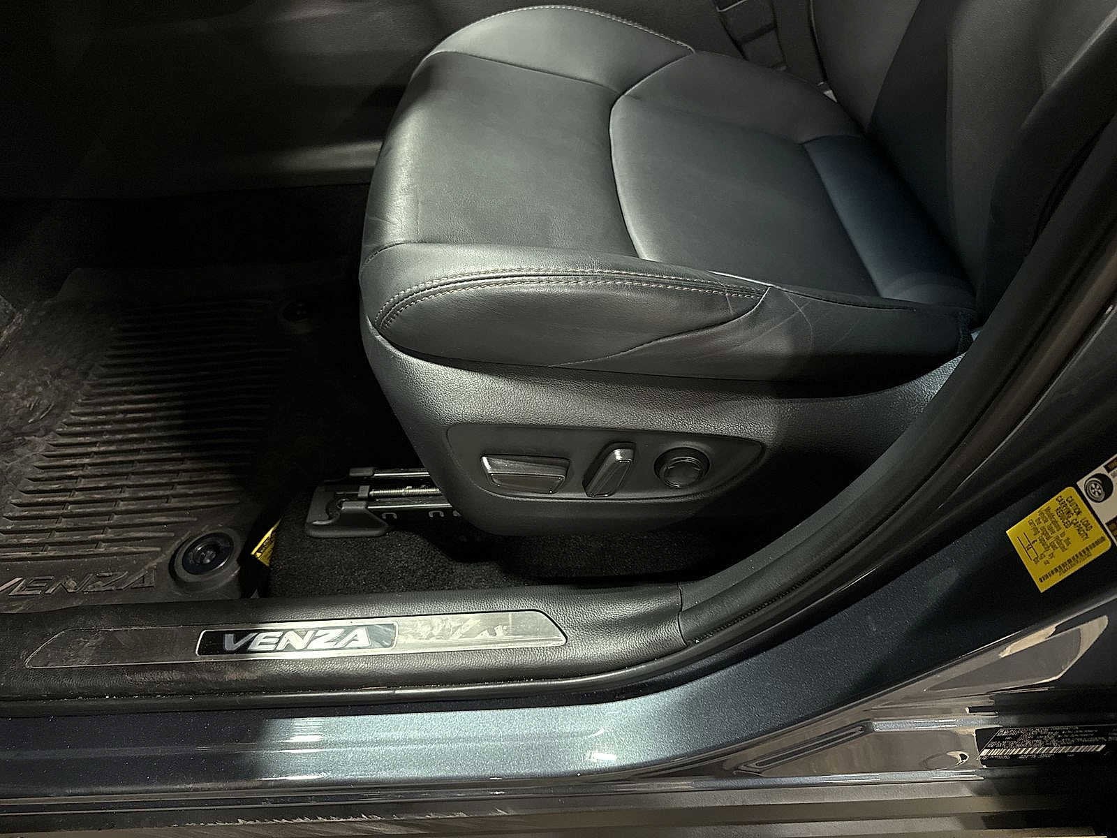 Thumbnail: 2023 Toyota Venza - 23