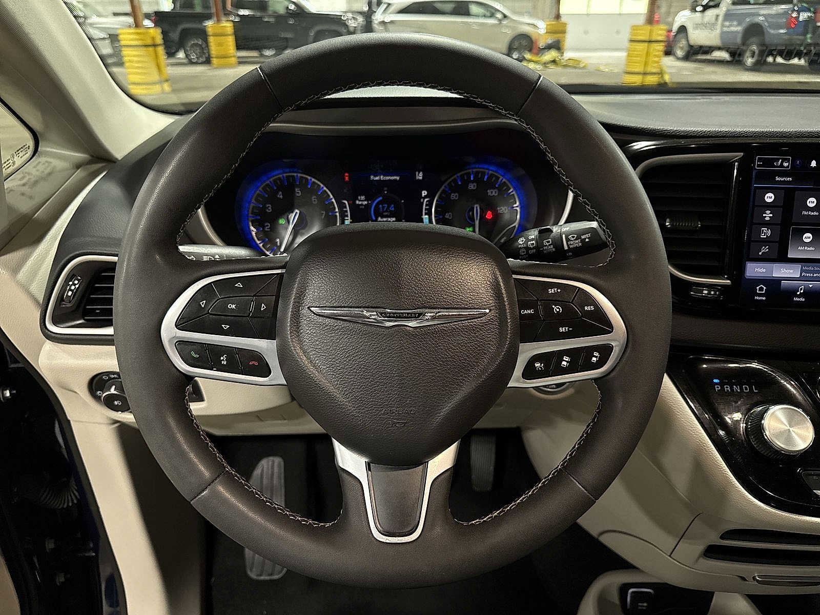 Thumbnail: 2023 Chrysler Pacifica - 19