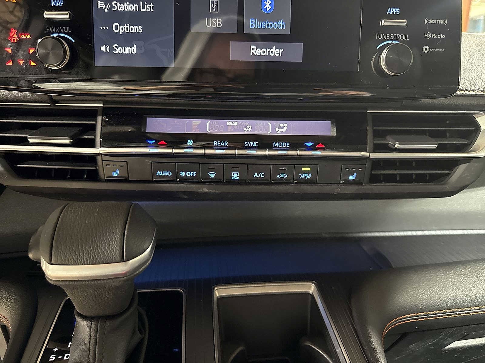 Thumbnail: 2023 Toyota Sienna - 23