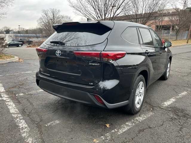 Thumbnail: 2023 Toyota Highlander - 4