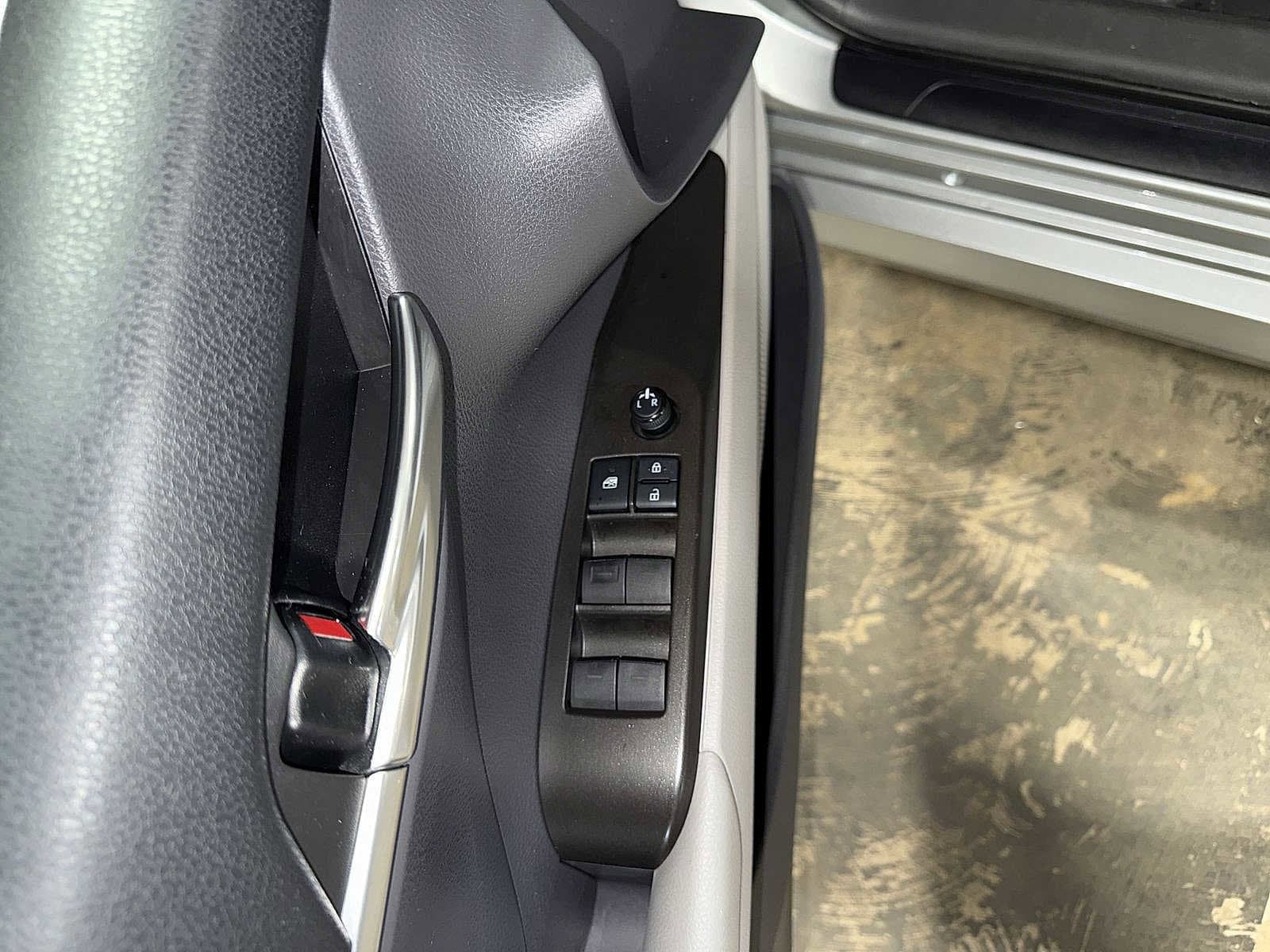 Thumbnail: 2021 Toyota Camry - 22