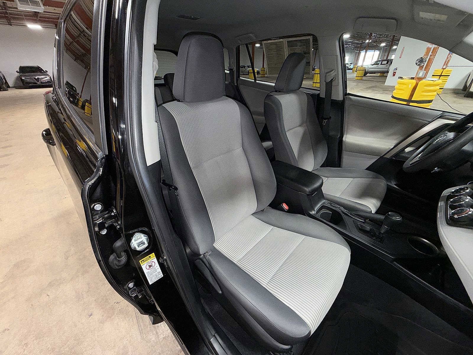 Thumbnail: 2013 Toyota RAV4 - 16