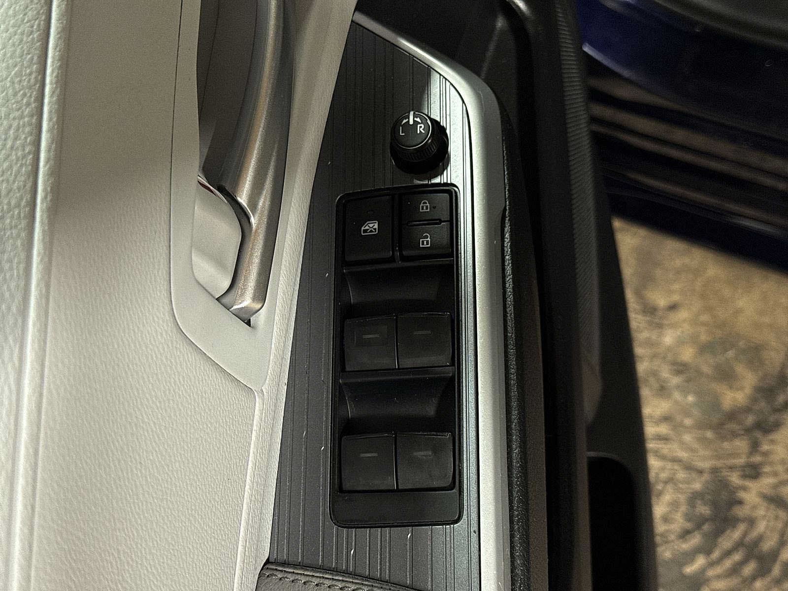 Thumbnail: 2025 Toyota Sienna - 22