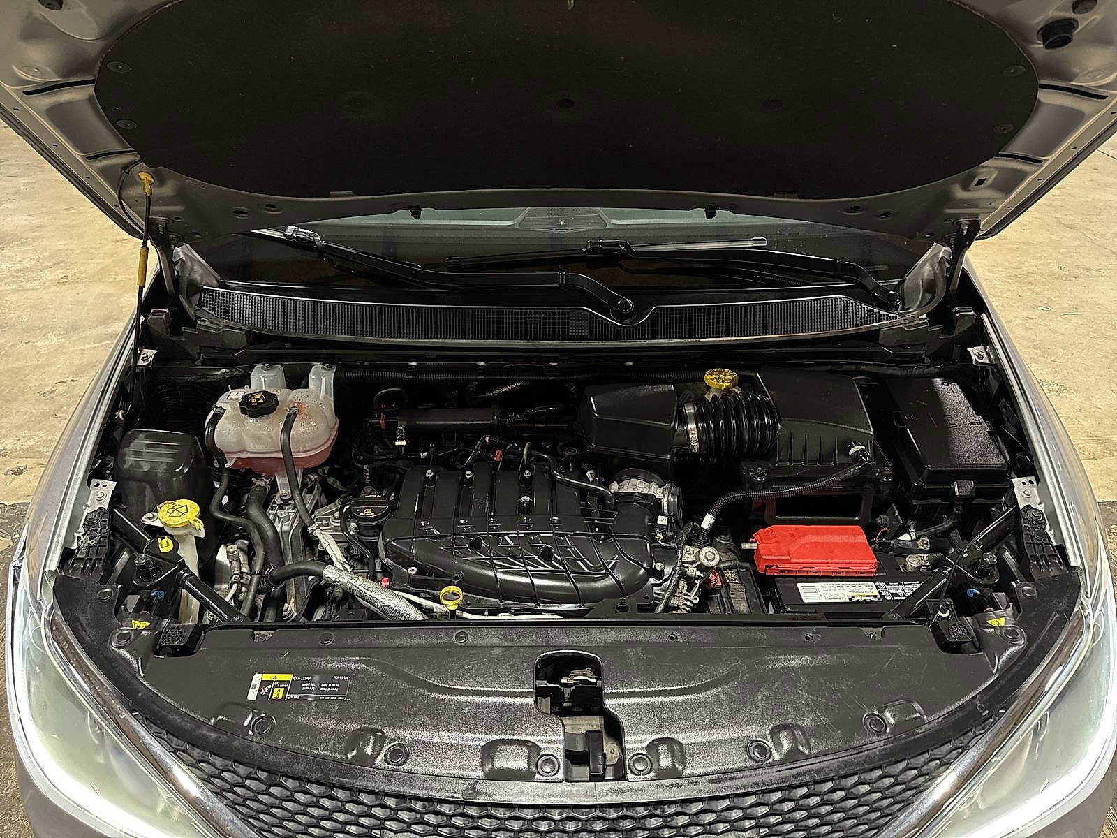 Thumbnail: 2019 Chrysler Pacifica - 12