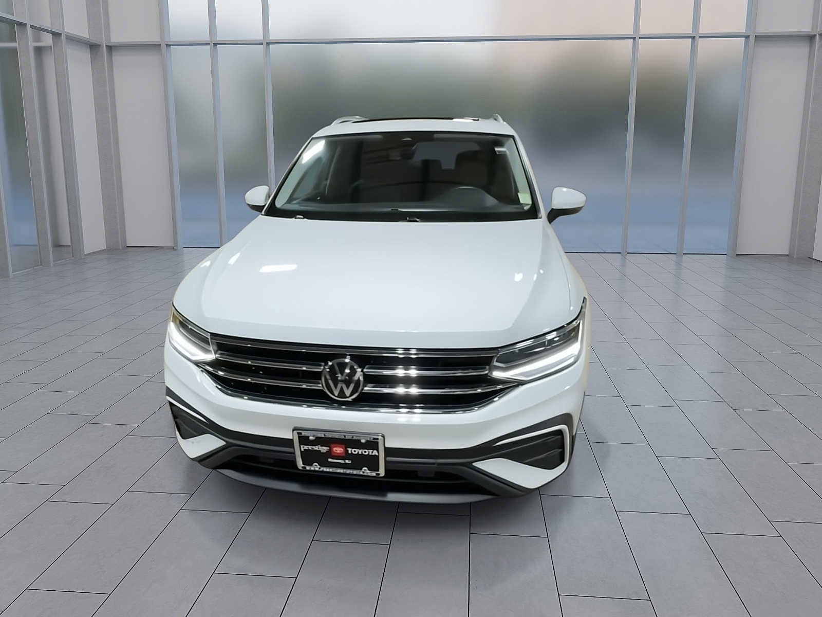 Thumbnail: 2022 Volkswagen Tiguan - 3