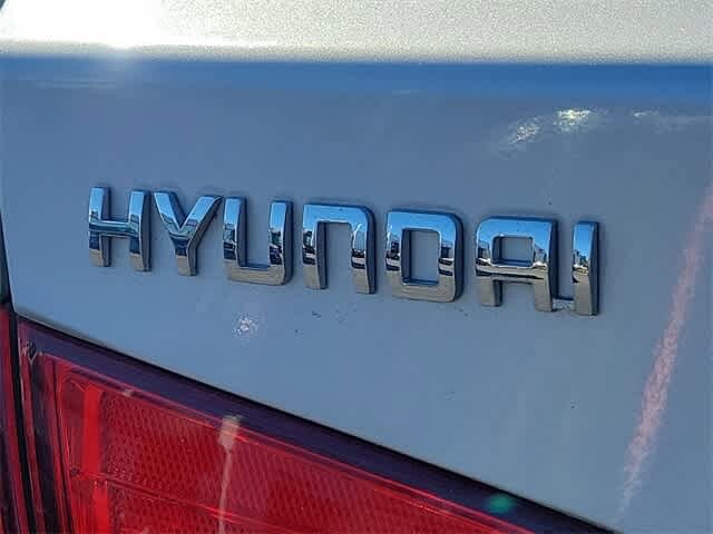 2010 Hyundai Elantra  25